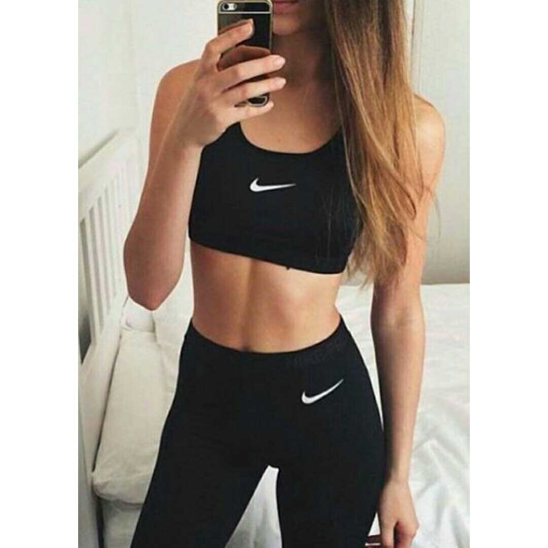 Спортивный кроп-топ 