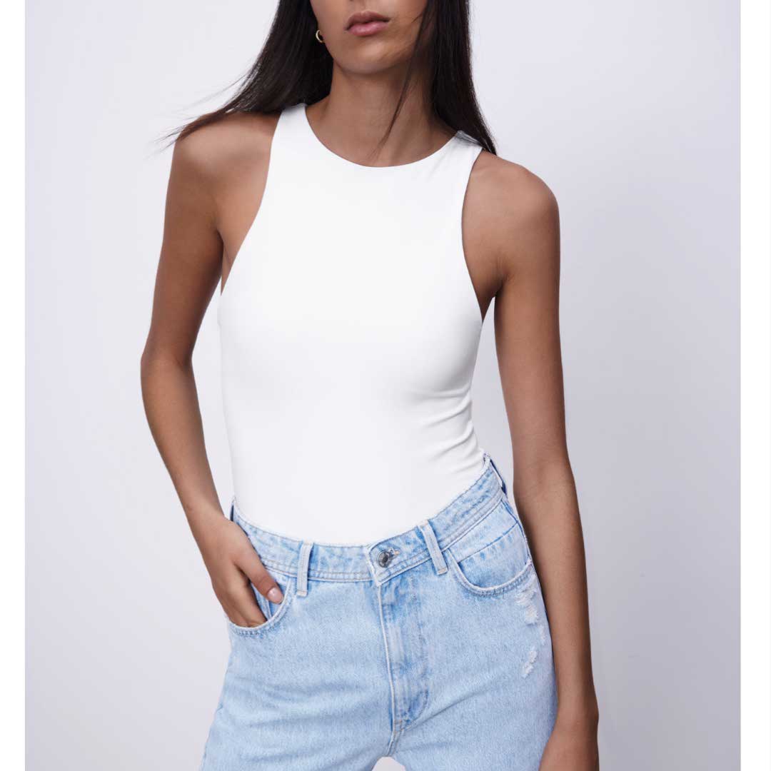 Соблазнительные формы раздетой Zara Соблазнительные формы раздетой Zara