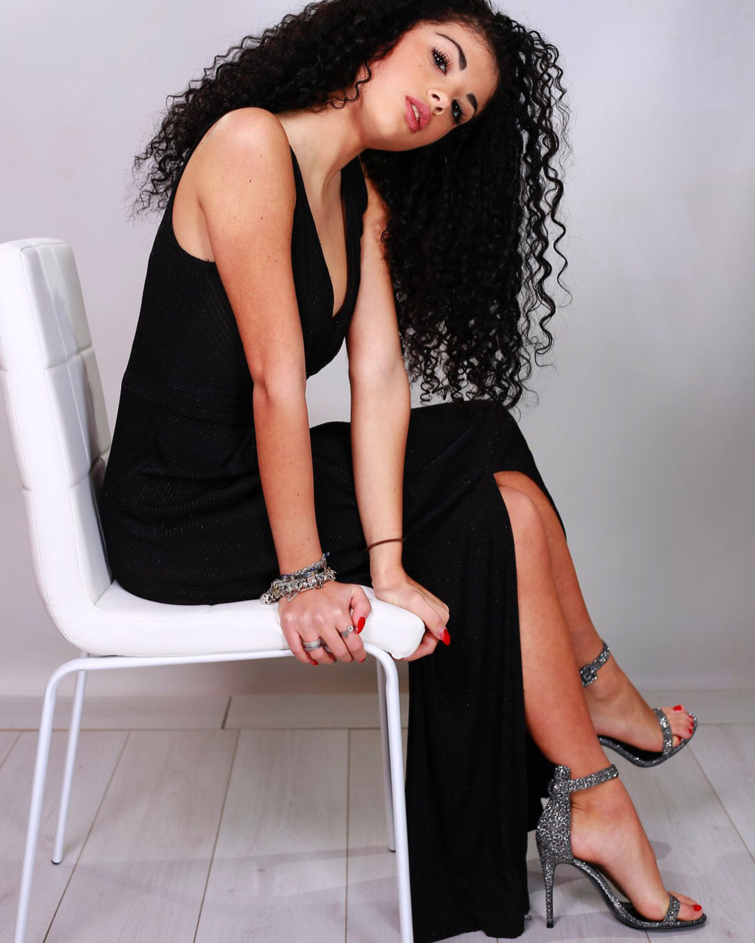 Anna Giulia Fossatelli (@annagiuliafossatelli.) | Photos and Outfits on 21  Buttons