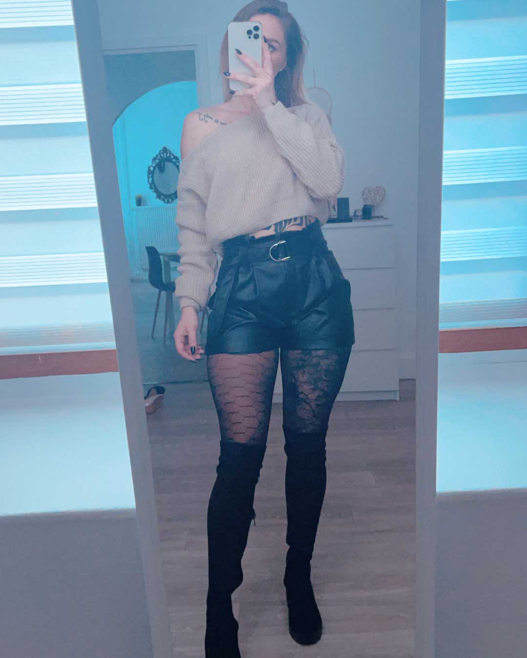 Look of @4deline from 4 August, 2019 | 21 Buttons