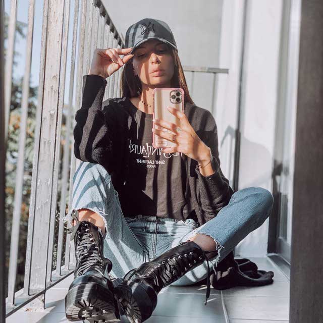 Look of @cloecooperoff from 22 October, 2020 | 21 Buttons
