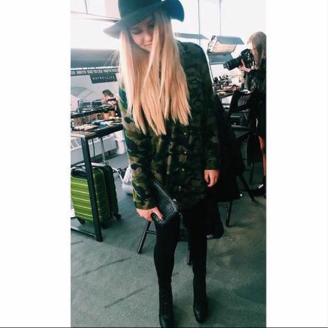 Look of @dagibee_style from 16 September, 2018 | 21 Buttons