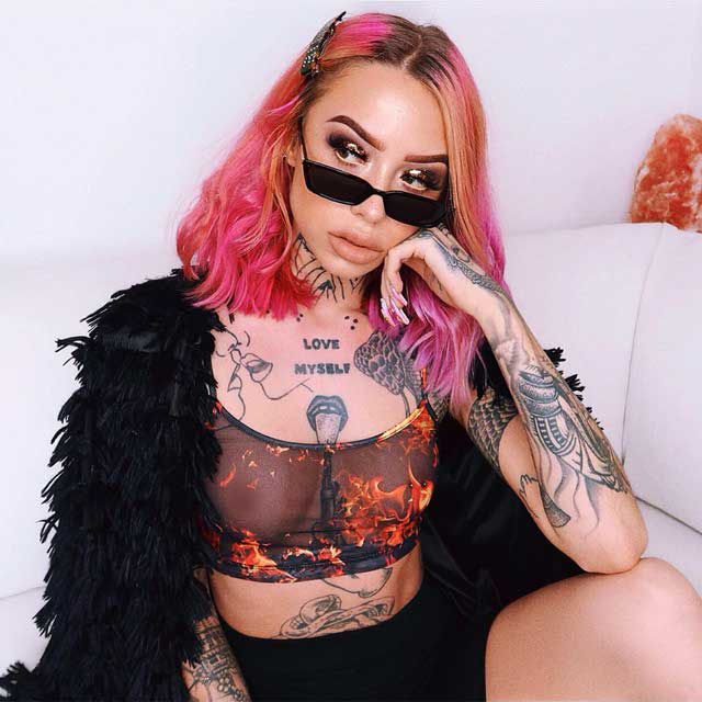 O look de @vvictoriajane de 10 Junho, 2019 | 21 Buttons