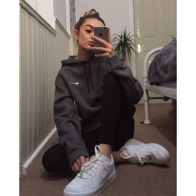 Образ @ amy_menzies из/от 6 Март, 2018 | 21 Buttons
