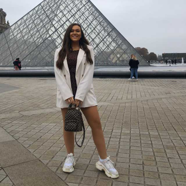 O look de @robyn.weir de 15 Março, 2020 | 21 Buttons