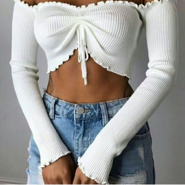 Tenue de @tumblr.outfitss_99 datant du 23 Mai 2018 | 21 Buttons