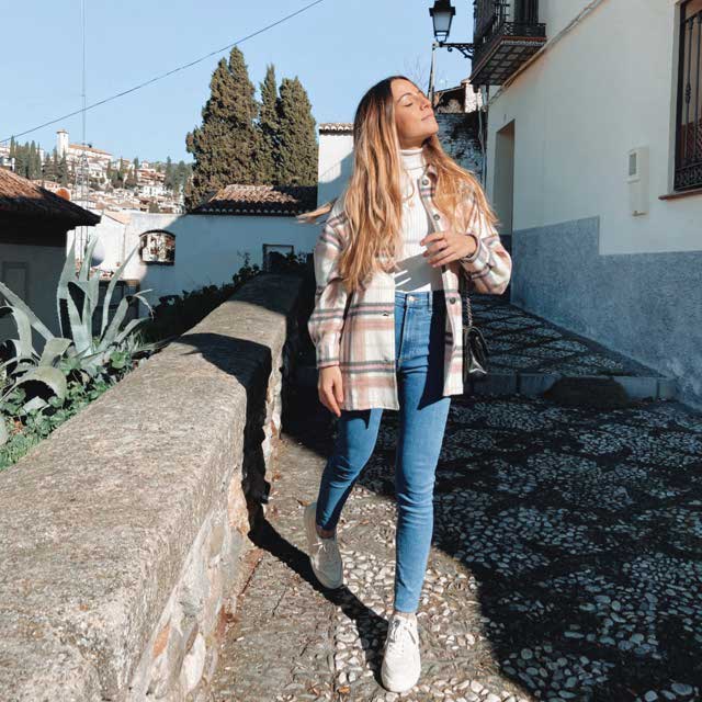 Look of @carmensantaellaa from 10 January, 2021 | 21 Buttons