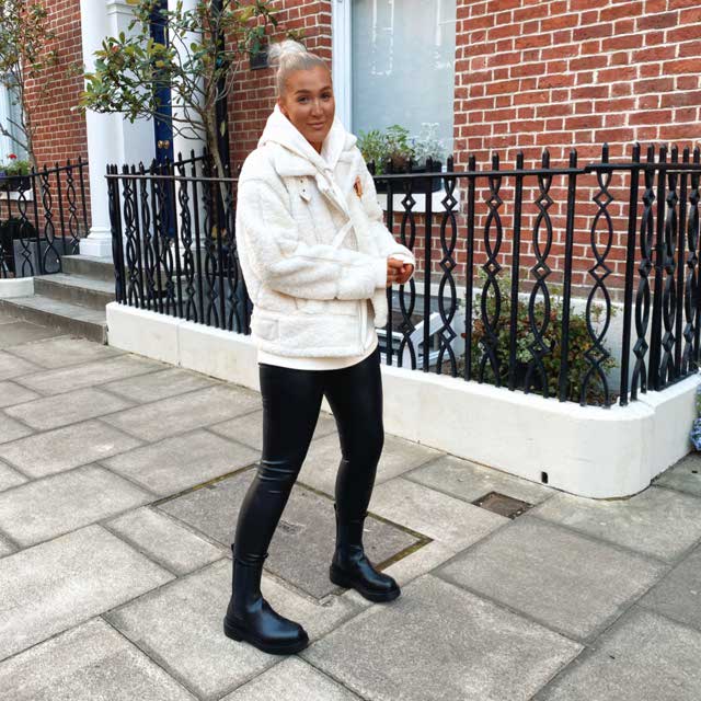 Look of @emilyjacksxn from 26 September, 2020 | 21 Buttons