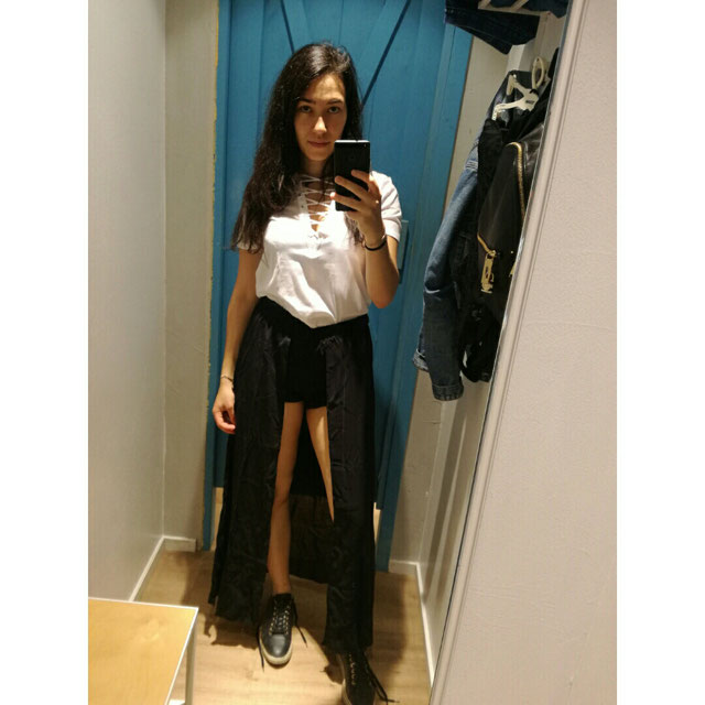 O look de @ire_esposito de 14 Maio, 2018 | 21 Buttons