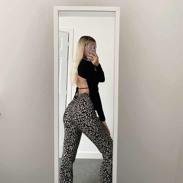Look von @romyhoskin vom 6 Juli, 2020 | 21 Buttons