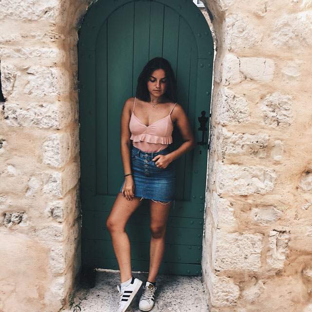 Look von @federica.gibellini vom 11 Januar, 2018 | 21 Buttons