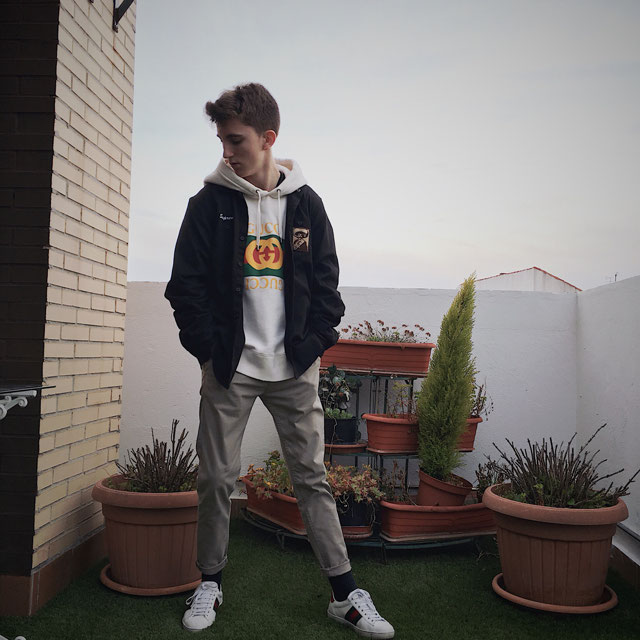 Look of @bycalitos from 1 April, 2018 | 21 Buttons