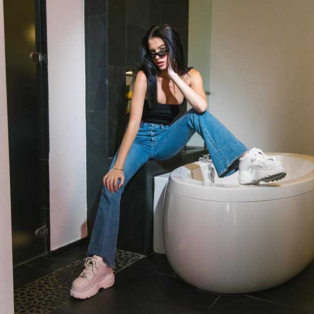Look of @lea.elui.ginet from 25 July, 2019 | 21 Buttons