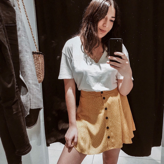 Look of @lauracrosslegged from 13 April, 2018 | 21 Buttons