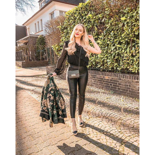 Look von @celina.marie vom 6 April, 2018 | 21 Buttons