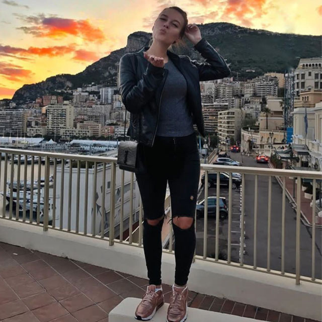 Look of @dagibee_style from 18 September, 2018 | 21 Buttons