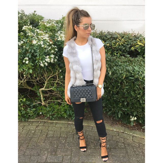 O look de @charlotteliannesmith de 25 Abril, 2017 | 21 Buttons