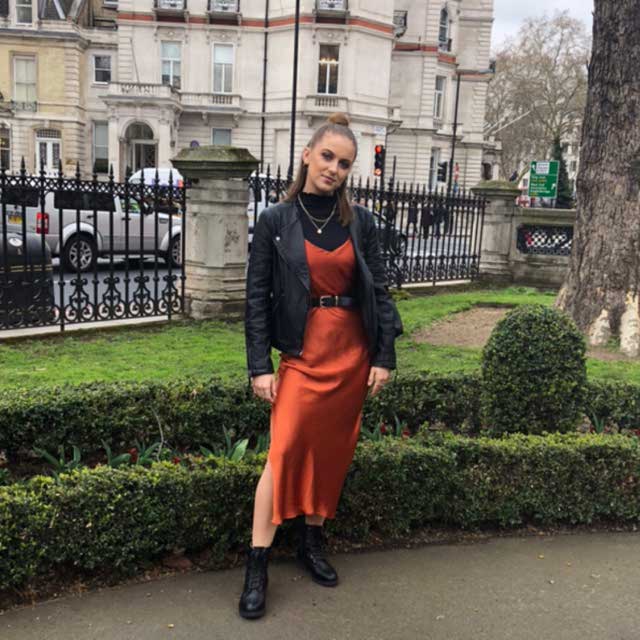 Образ @ amihenderson_ из/от 21 Март, 2019 | 21 Buttons