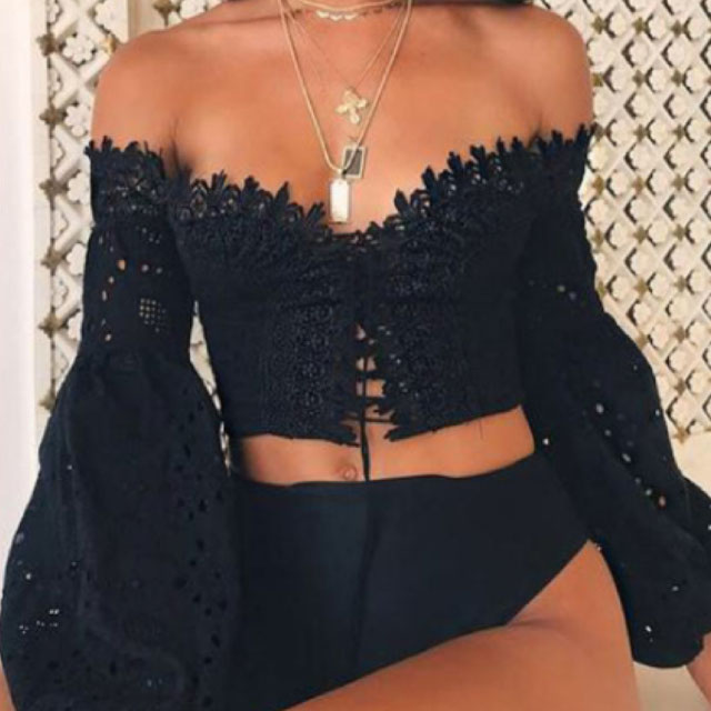 O look de @voguecloset de 26 Abril, 2018 | 21 Buttons