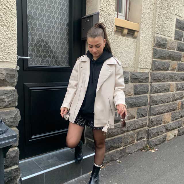 Sarah Roche Instagram SARAH ROCHE (@tahiiti) | Photos and Outfits on 21 Buttons