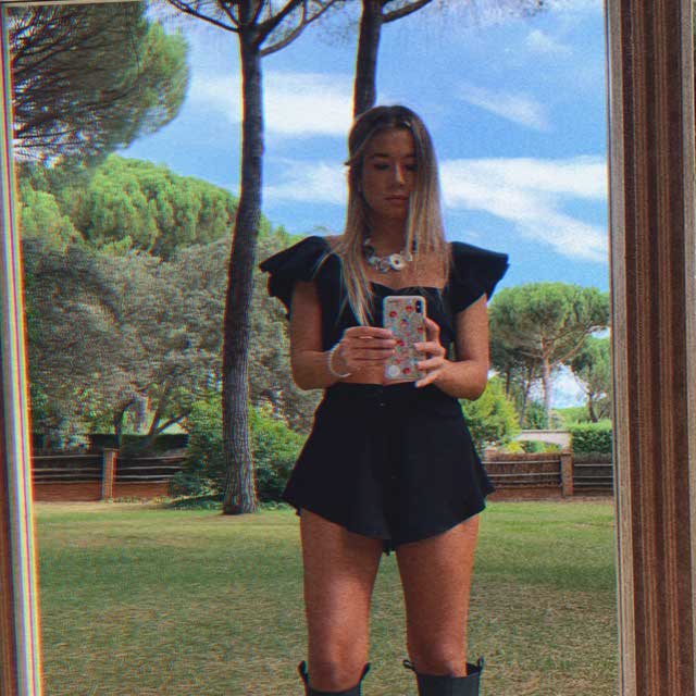 Look of @marianadiezmoliner from 10 September, 2020 | 21 Buttons