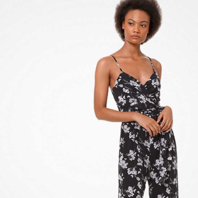 Look von @michaelkors_es vom 26 Juli, 2019 | 21 Buttons
