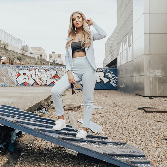 Look of @anastasiakingsnorth from 11 May, 2018 | 21 Buttons