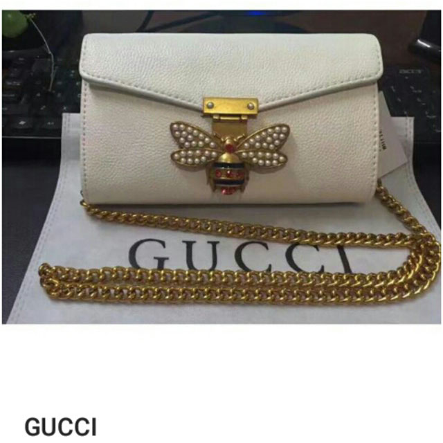 Tenue de @fashiongucci datant du 26 Juillet 2018 | 21 Buttons
