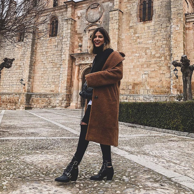 Look von @nora.sz vom 28 Dezember, 2018 | 21 Buttons