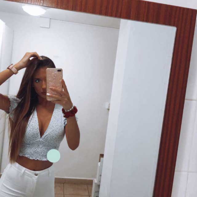 Look von @caarlaav vom 21 September, 2019 | 21 Buttons