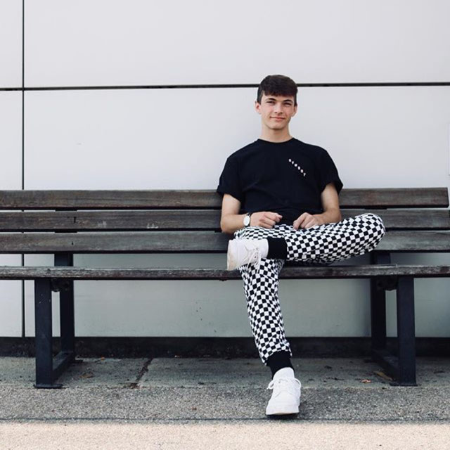 Look von @tizianschoen vom 17 Juni, 2018 | 21 Buttons