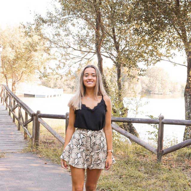 Look of @carla_dios from 11 May, 2020 | 21 Buttons