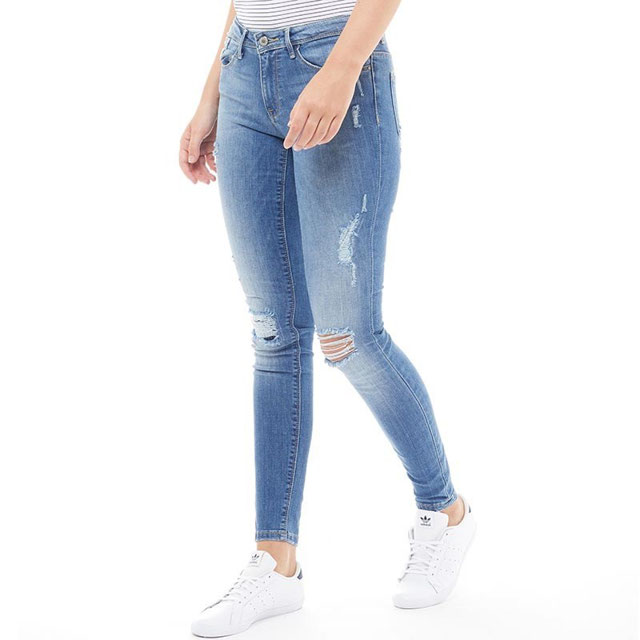 Look von @scarletwild vom 17 Januar, 2019 | 21 Buttons