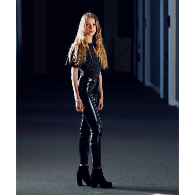 Look von @giuliaferrarelli vom 10 April, 2018 | 21 Buttons