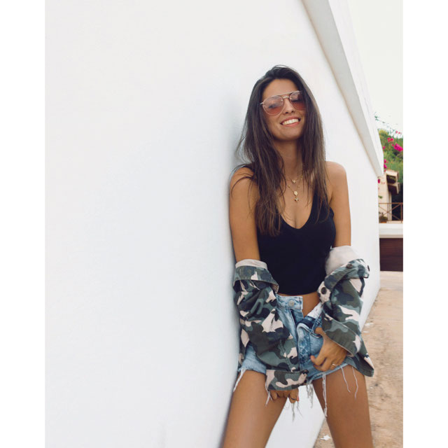 Look von @carlotasquella vom 8 September, 2017 | 21 Buttons
