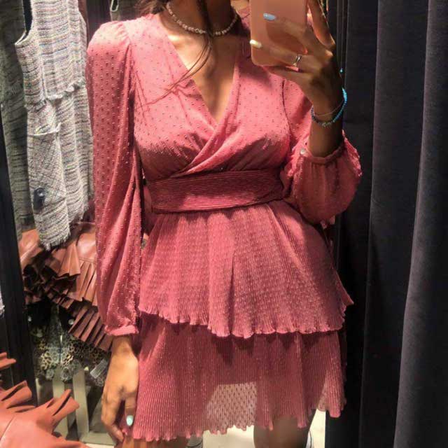 Look von @danielaalcantara vom 9 September, 2019 | 21 Buttons