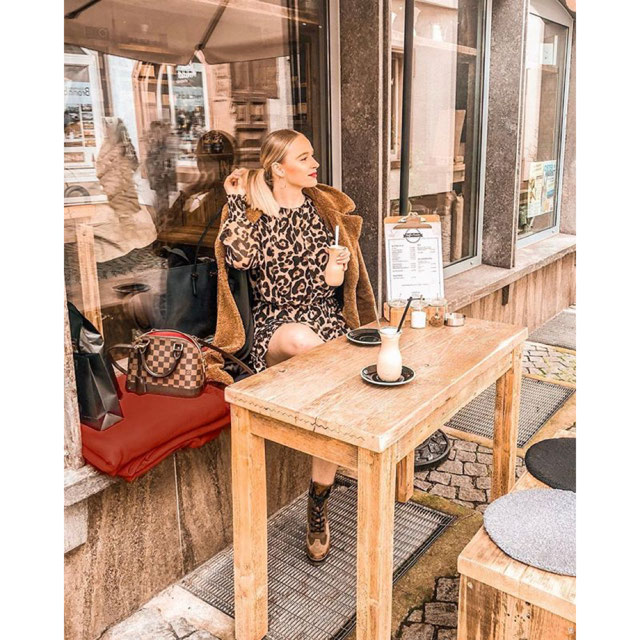 Look von @celina.marie vom 13 März, 2018 | 21 Buttons