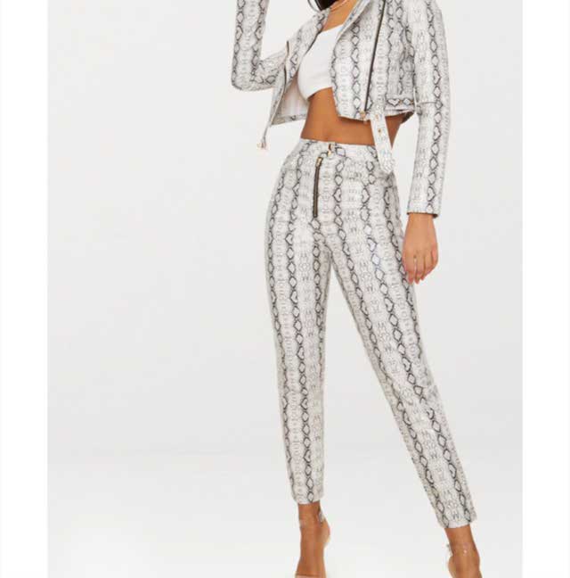 Look of @loulouex from 23 June, 2019 | 21 Buttons