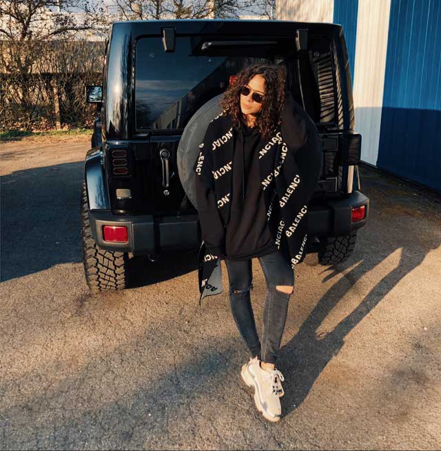 Look of @jadespaper from 26 March, 2019 | 21 Buttons