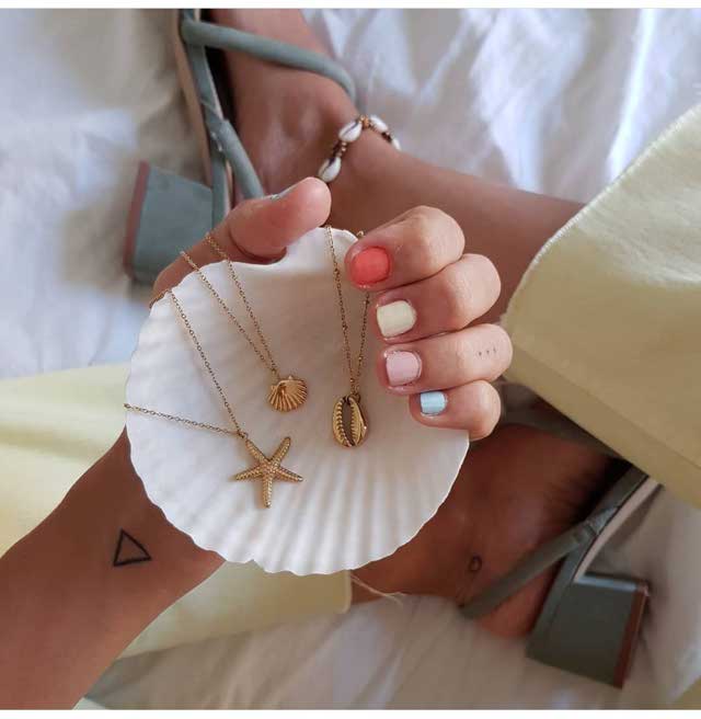 Look of @coletteshop.es from 27 July, 2020 | 21 Buttons