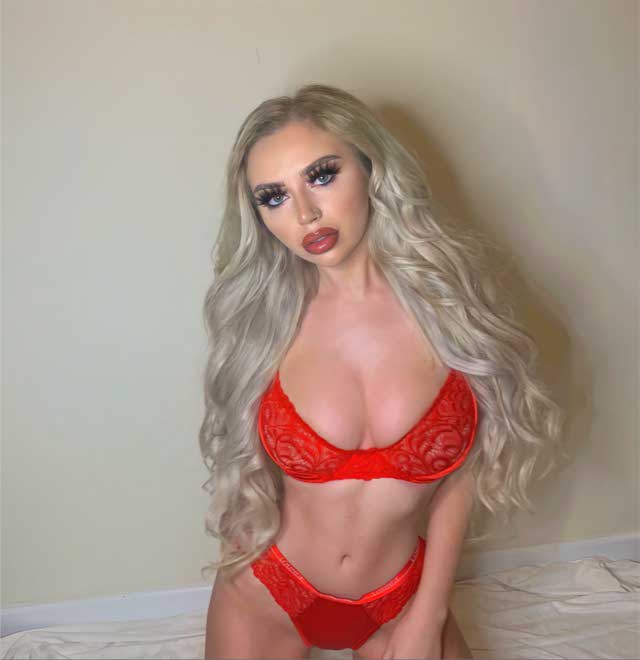 Look of @missbeckyelizabeth from 26 February, 2021 | 21 Buttons