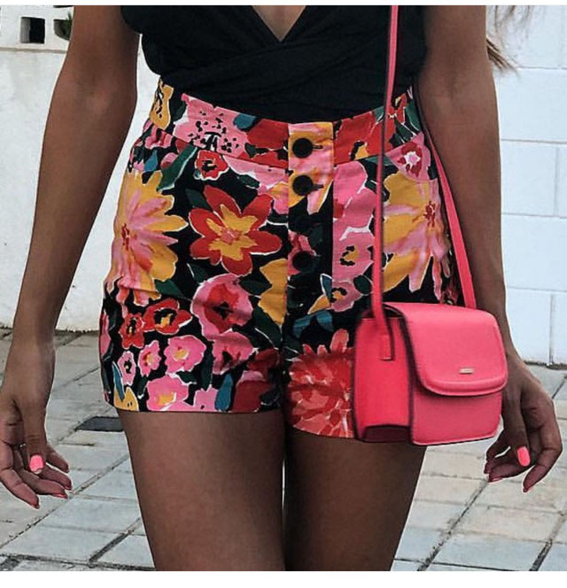 O look de @luciaquindoos de 9 Julho, 2018 | 21 Buttons