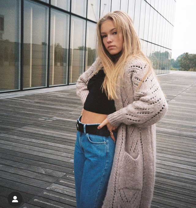 Look von @ilonaaln.fan vom 27 November, 2019 | 21 Buttons