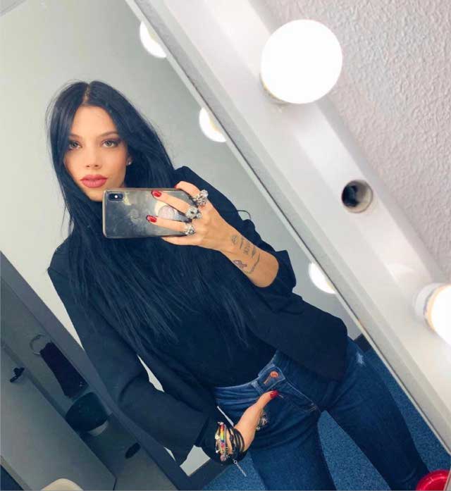 O look de @_alerubioc de 11 Novembro, 2019 | 21 Buttons