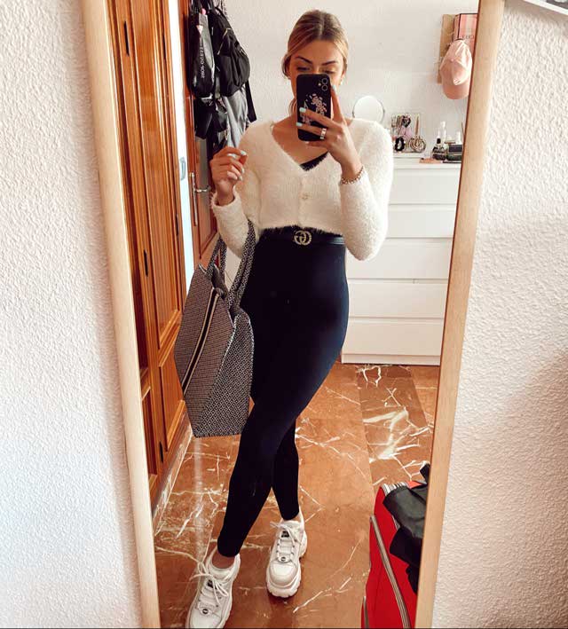 O look de @maaariasoler de 22 Abril, 2021 | 21 Buttons
