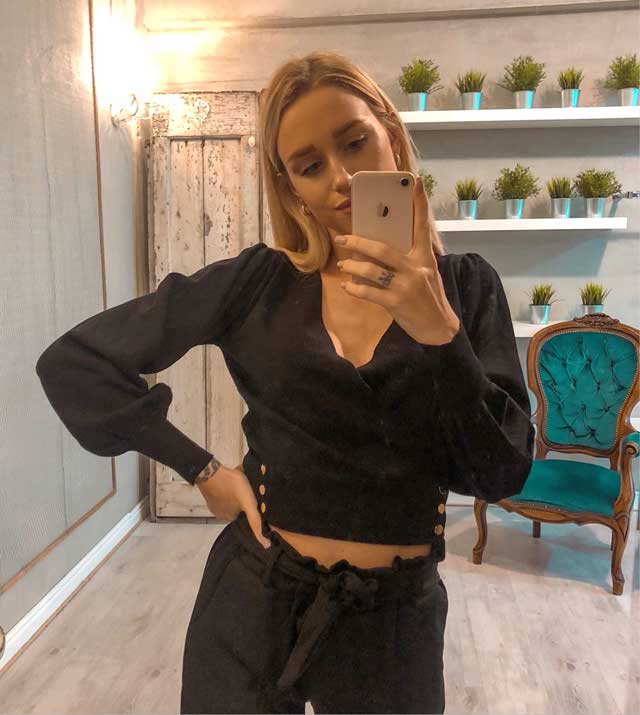 Look of @karenstronati from 17 September, 2019 | 21 Buttons