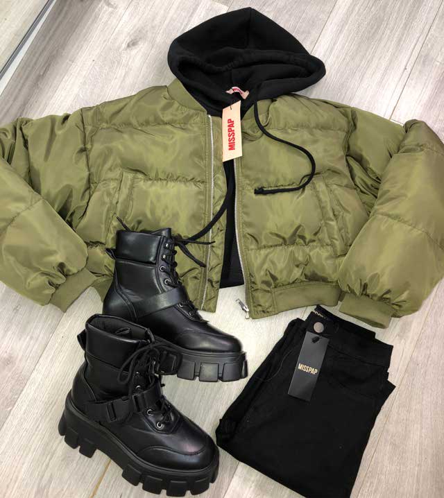 Look of @chloeadair1 from 15 December, 2020 | 21 Buttons