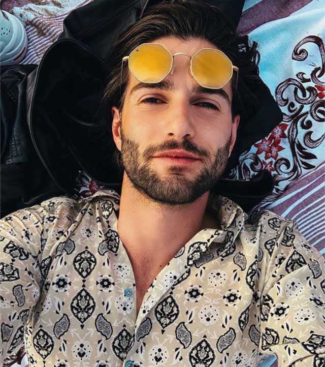 @andreamelchiorre1 kullanıcısının 25 Nisan 2019 görünümü | 21 Buttons