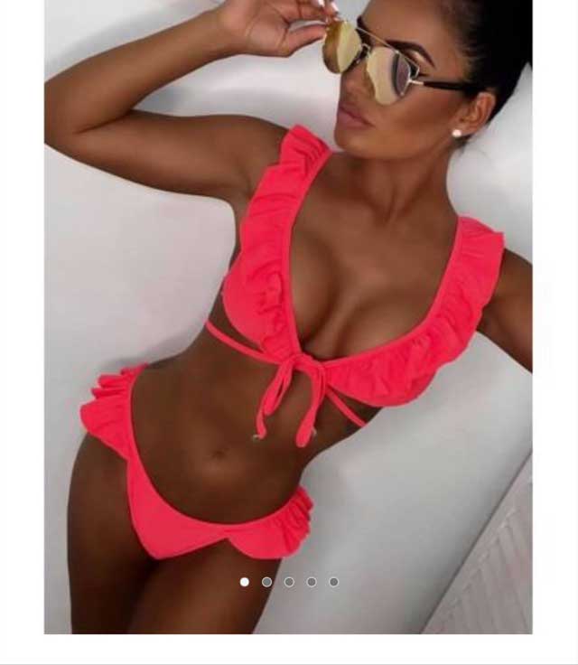 Look von @rosannacasu98 vom 2 August, 2019 | 21 Buttons