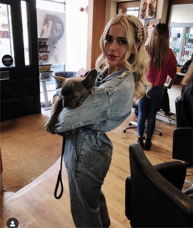 Look von @abi_stott vom 19 April, 2019 | 21 Buttons